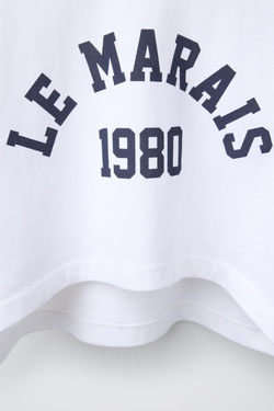 ZARA КОМПЛЕКТ ИЗ ФУТБОЛКИ И ШОРТОВ-БЕРМУДОВ В СТИЛЕ ПРЕППИ, БЕЛЫЙ