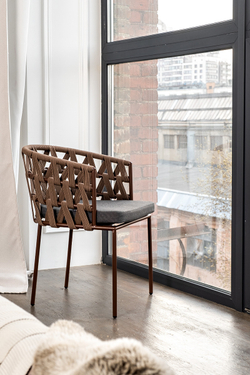 "Диего" стул плетеный из роупа, каркас из стали коричневый (RAL8016) муар, роуп коричневый круглый, ткань темно-серая 027