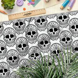 Ткань атлас резные сахарные черепа на белом фоне