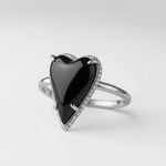 Кольцо Amor с ониксом и белыми топазами