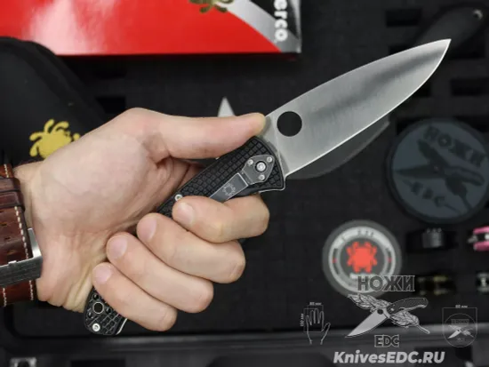 Нож складной Spyderco Resilience Lightweight 142PBK c клинком из стали 8Cr13MoV, рукоять FRN