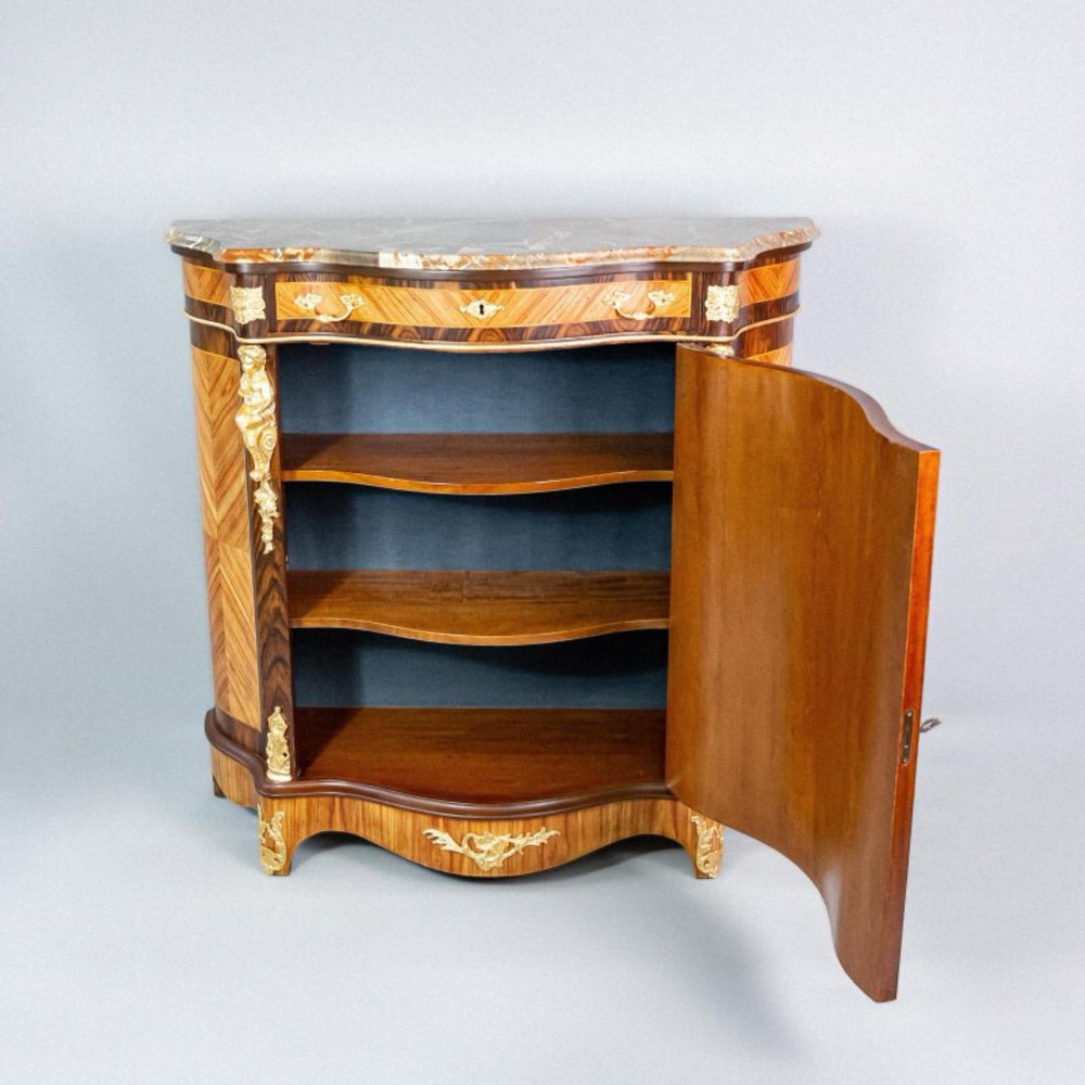 Винтажный комод в дворцовом стиле