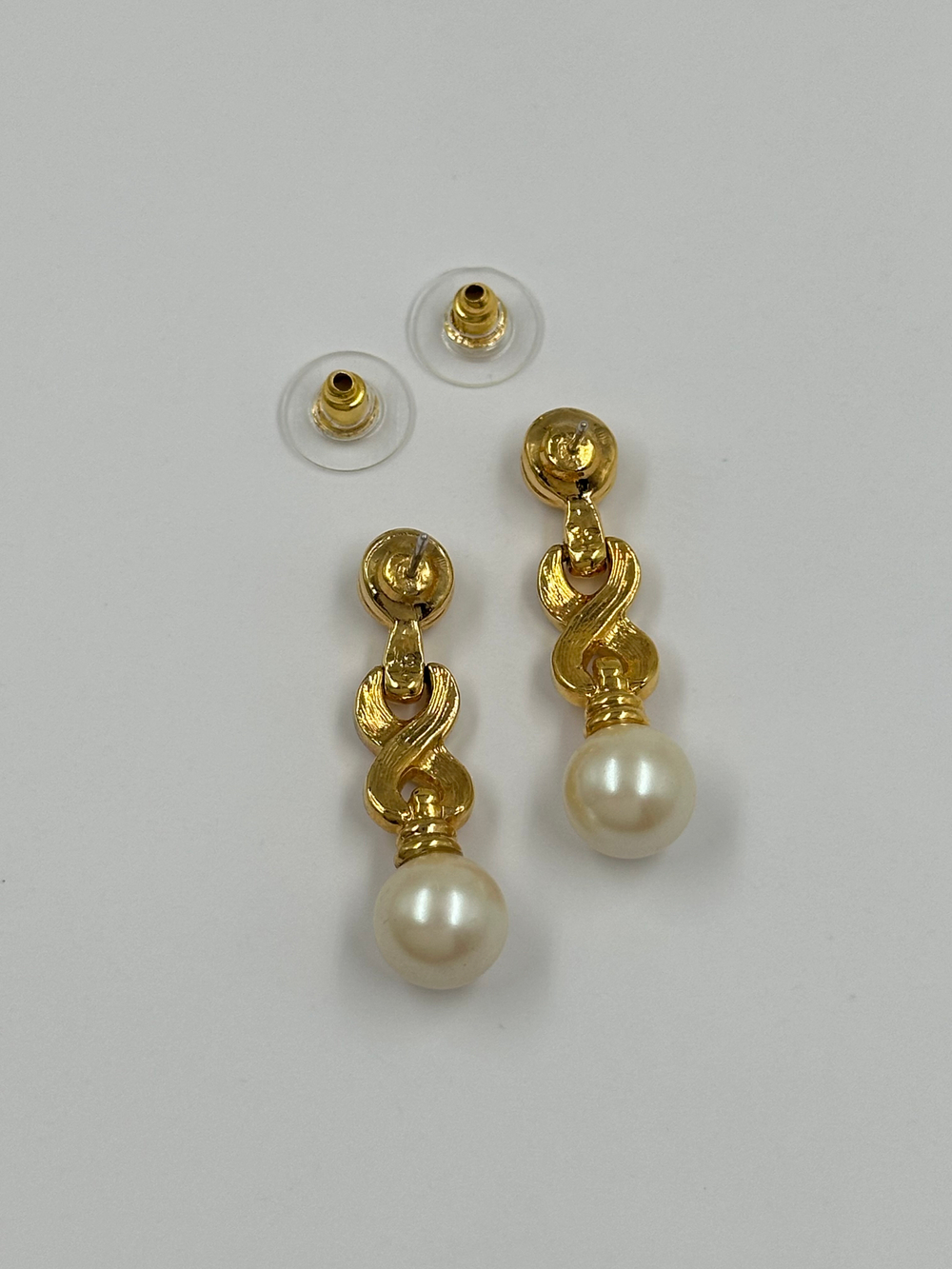 Серьги с «жемчугом» и кристаллами