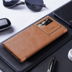 Коричневый кожаный чехол книжка от Nillkin для Samsung Galaxy S22 Ultra, серия Qin Pro Leather с защитной шторкой для камеры