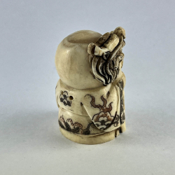 Статуэтка нэцкэ Шоусин с тростью и персиком