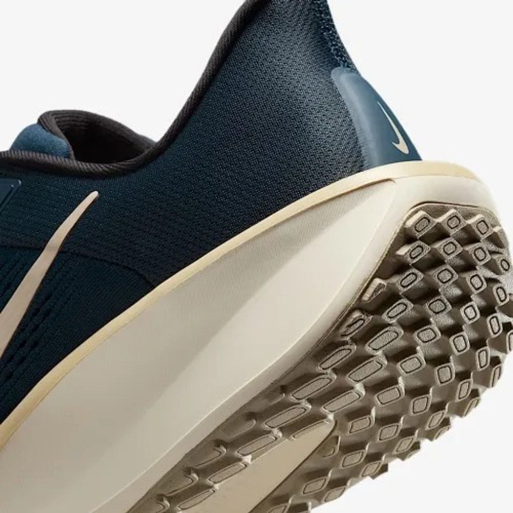 Кроссовки мужские NIKE NIKE QUEST 6