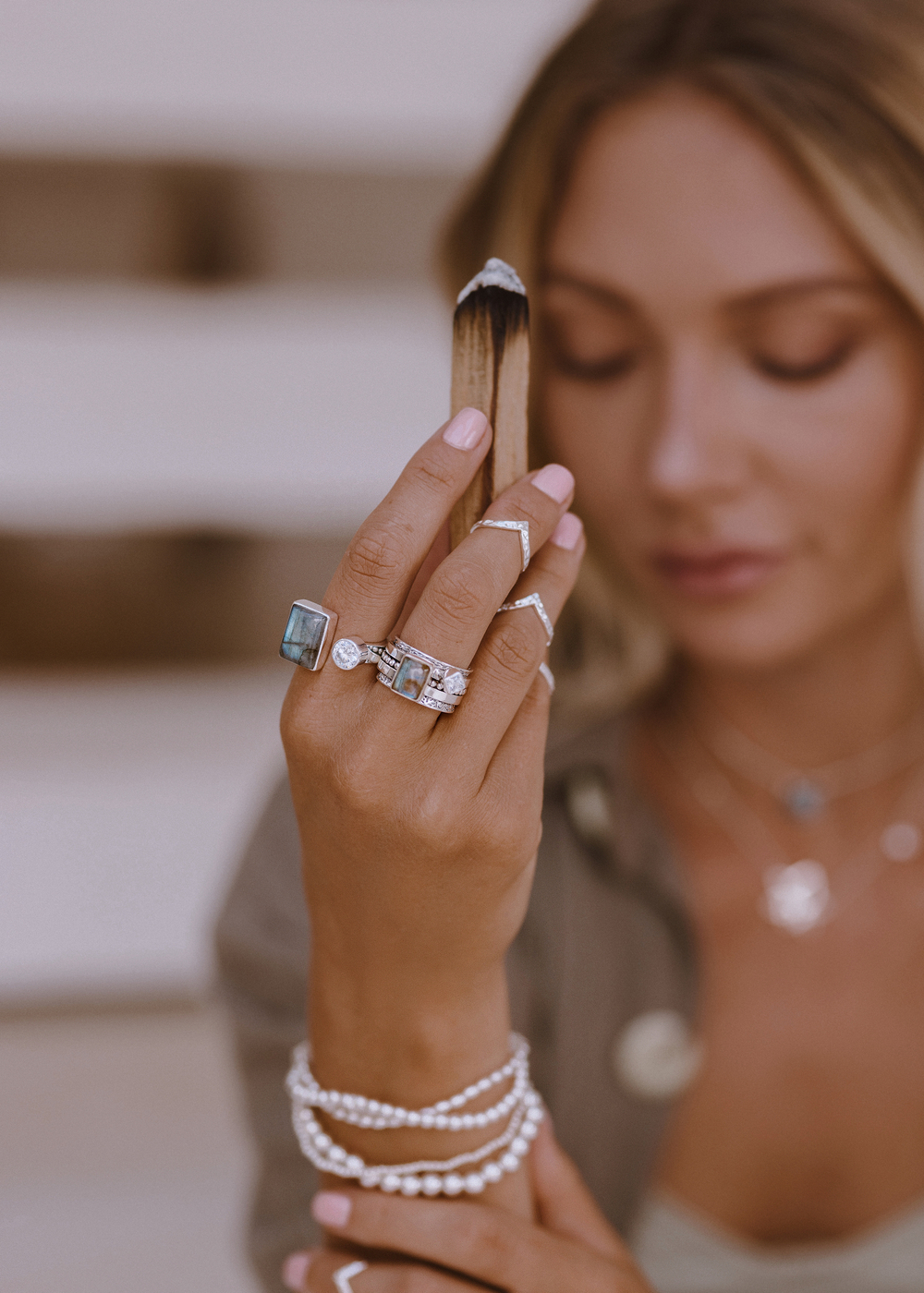 Кольцо «Дуо» с прямоугольным лабрадоритом и белым топазом