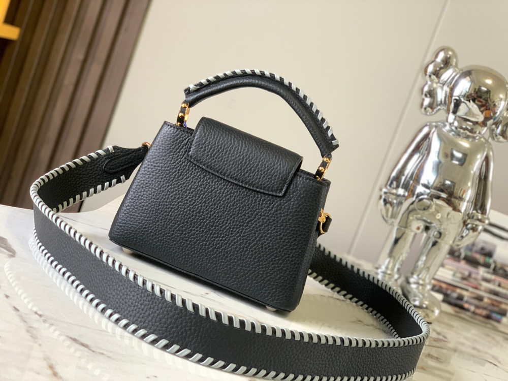 Louis Vuitton Capucines Mini
