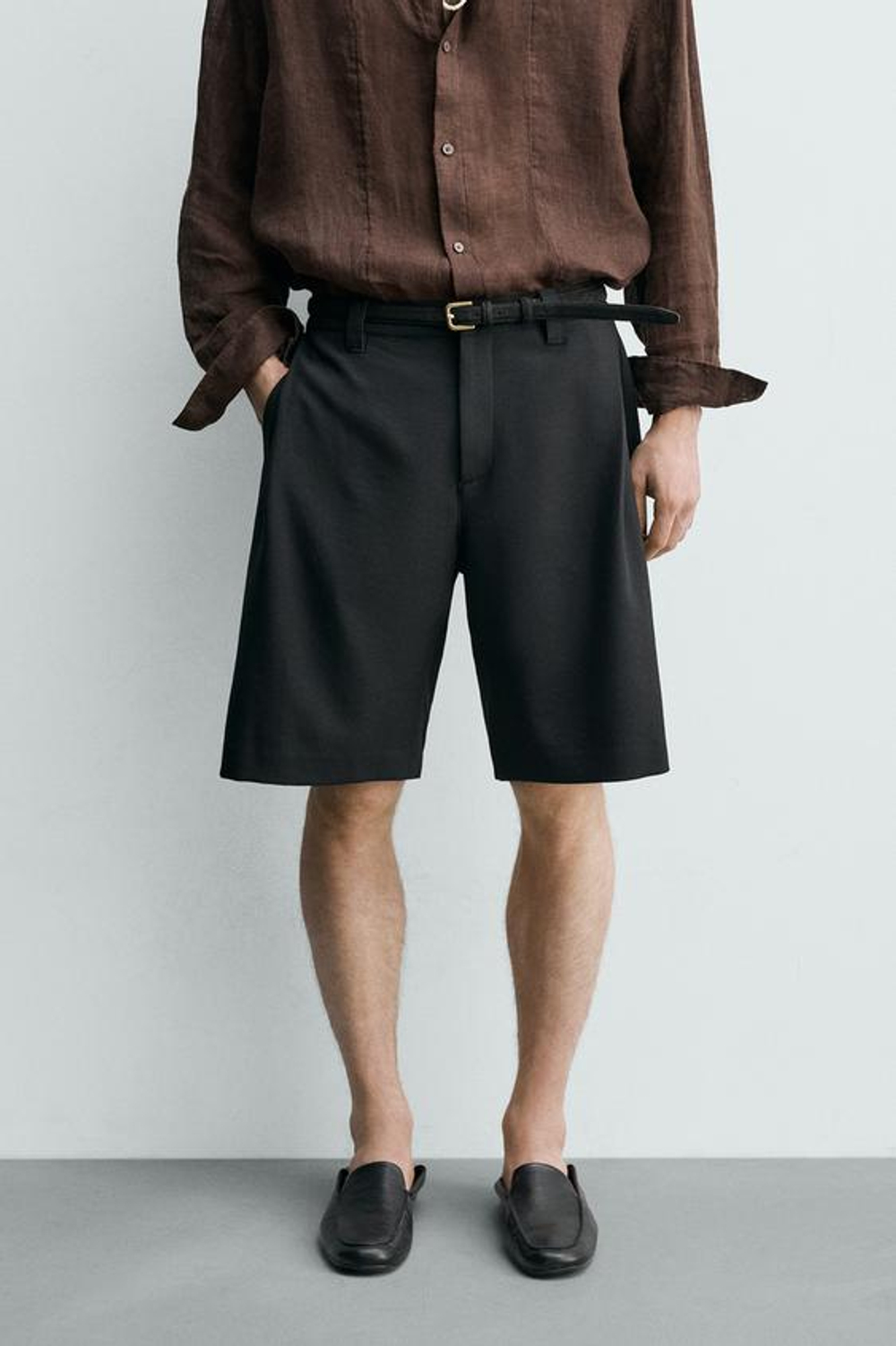 ZARA ШОРТЫ RELAXED FIT С БОКОВЫМИ СКЛАДКАМИ, ЧЕРНЫЙ