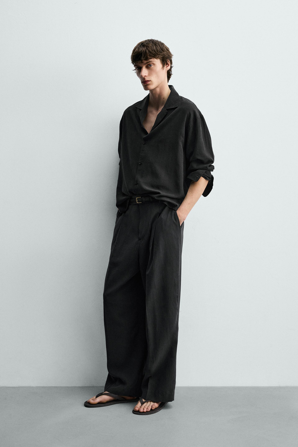 ZARA РУБАШКА RELAXED FIT ИЗ СТРУЯЩЕЙСЯ ТКАНИ, ЧЕРНЫЙ