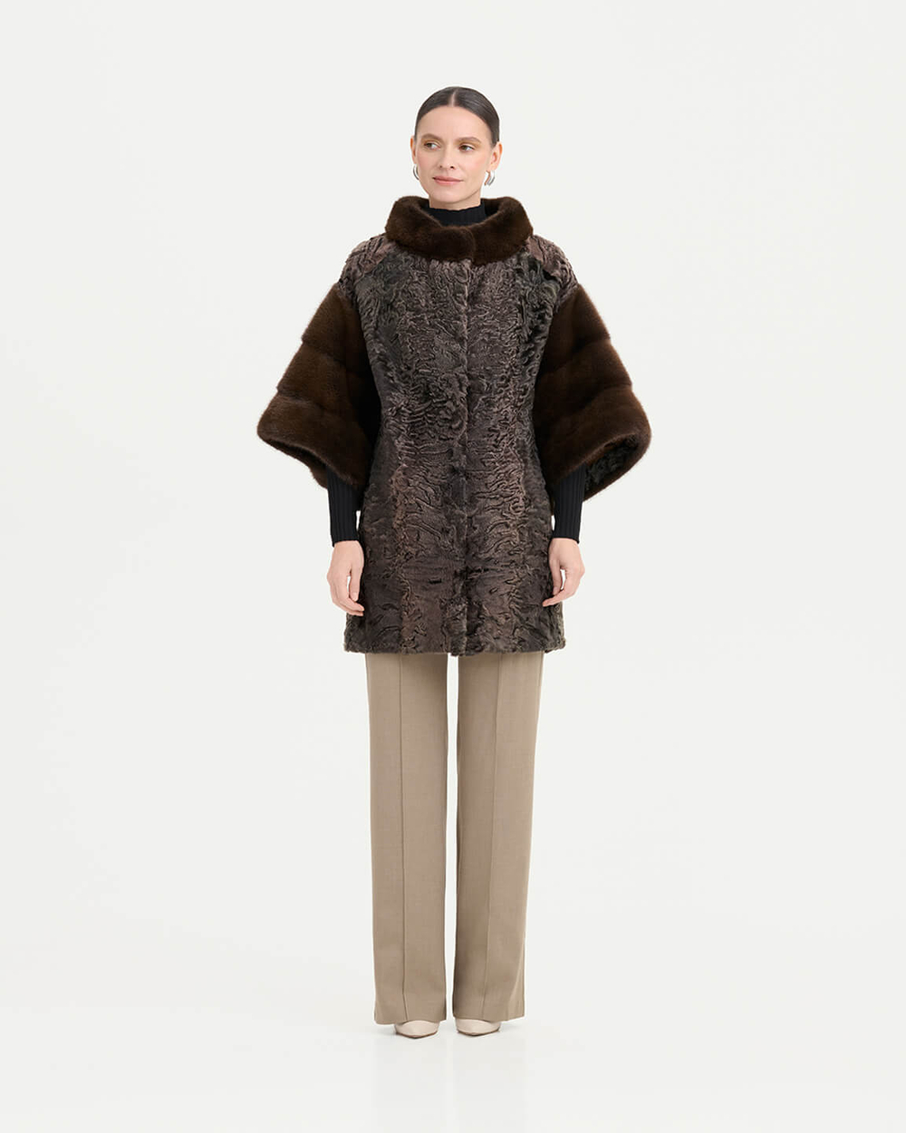 Шуба из каракуля с отделкой из меха норки