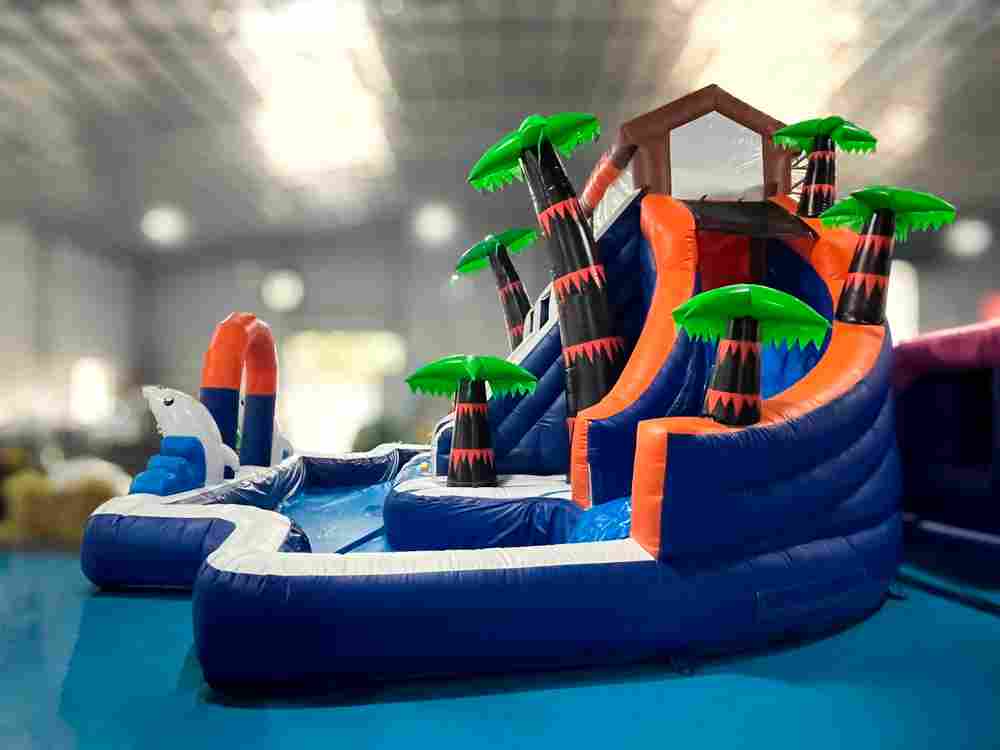 Коммерческий надувной водный батут с бассейном «Домик у моря» 10*7*5 м