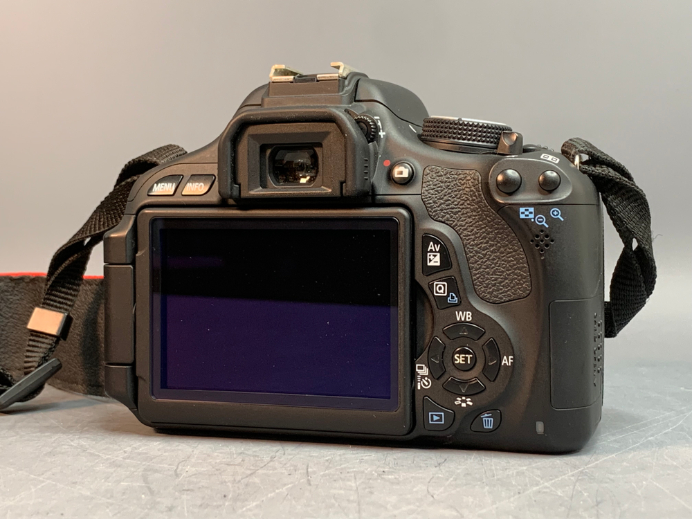 Canon 600D kit 18-55mm 3.5-5.6 IS ll 4.000 кадров