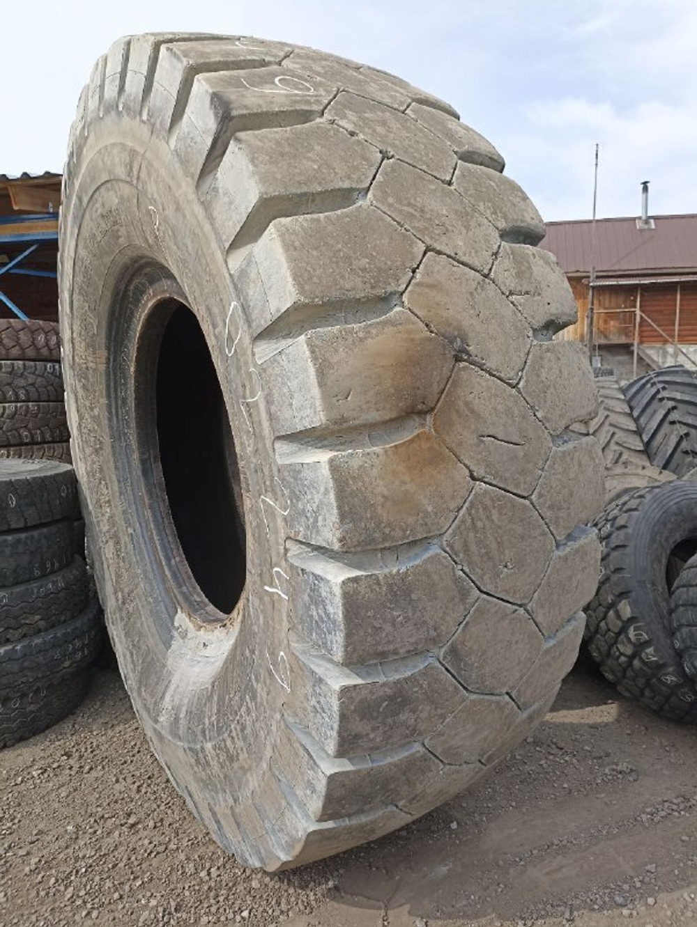 33.00R51 Bridgestone VRDP шина б/у
