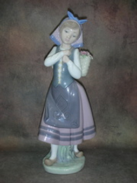 Статуэтка. Фарфор. Девушка с корзиной цветов. Lladro. Испания