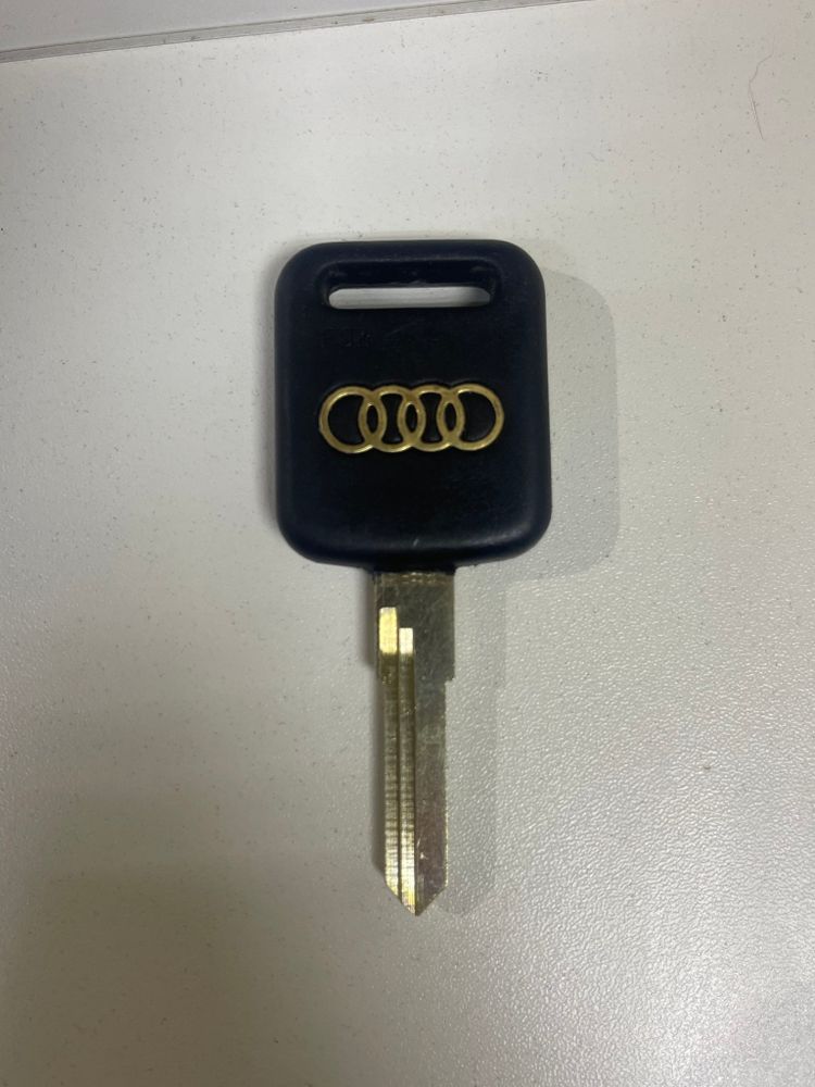 Заготовка автомобильного ключа 13222 Audi