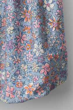 ZARA ЮБКА ИЗ ПОПЛИНА С ЦВЕТОЧНЫМ ПРИНТОМ И ОБЪЕМНЫМ НИЗОМ, СИНИЙ