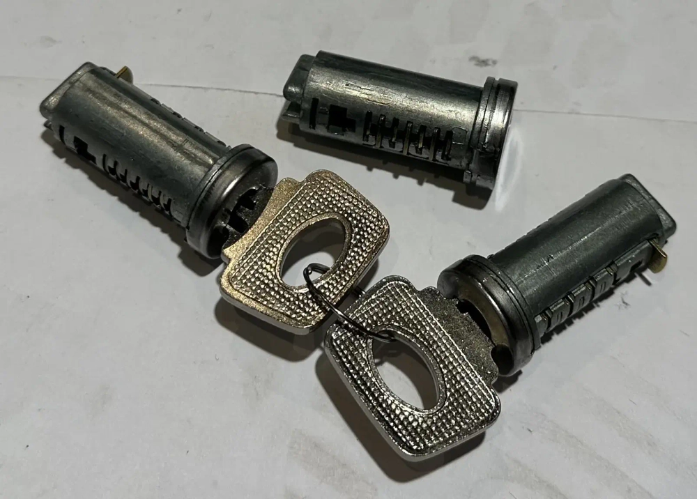 Личинка замка крыши кузова Пикап