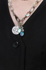 Сотуар цепи и опалы с монетой, оттенок серебро