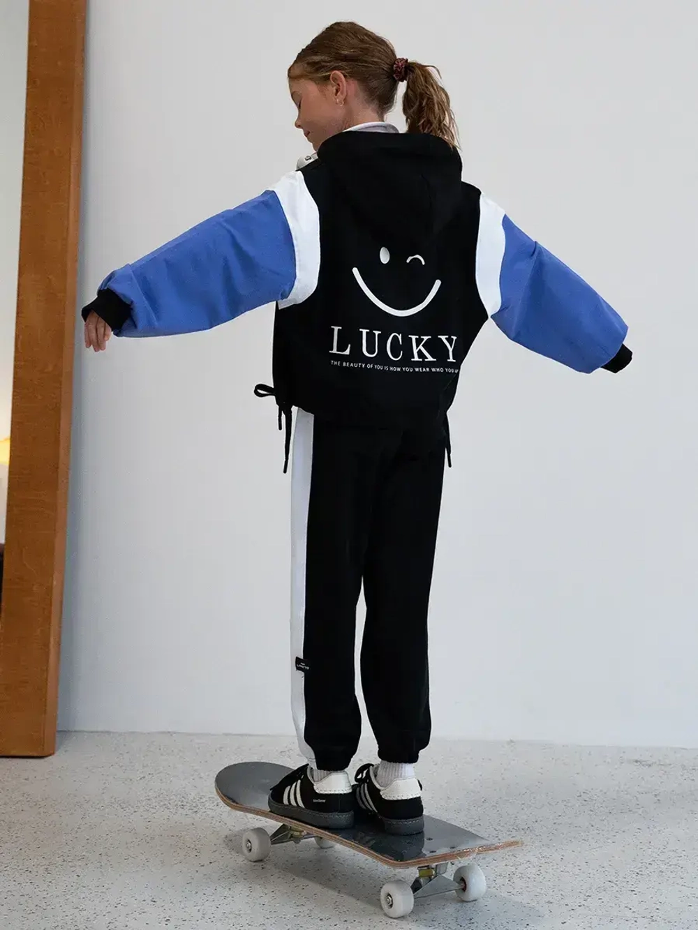 Спортивный костюм для девочки в школу