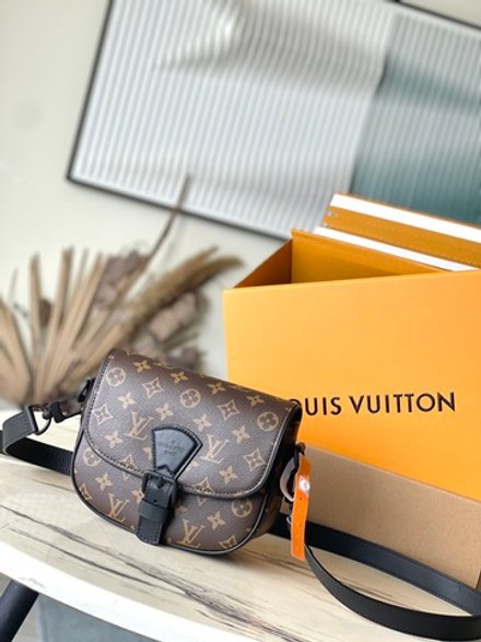 Louis Vuitton Montsouris Messenger PM