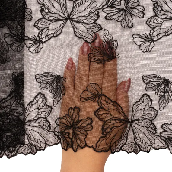 Вышивка на сетке черная 22 см, Бабочки