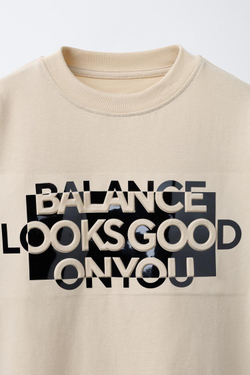 ZARA ФУТБОЛКА С РЕЛЬЕФНОЙ НАДПИСЬЮ, СВЕТЛО-БЕЖЕВЫЙ