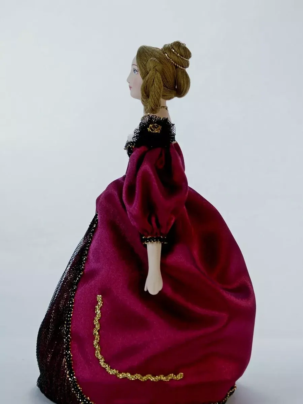 Кукла коллекционная Дама в бальном платье