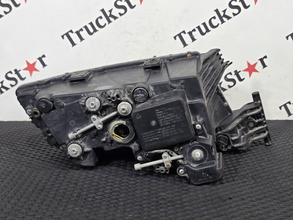 Фара левая LED 2023г