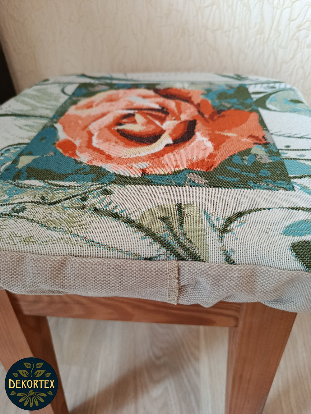 Набор чехлов на табурет из гобелена Роза чайная (33х33 см) - 2шт