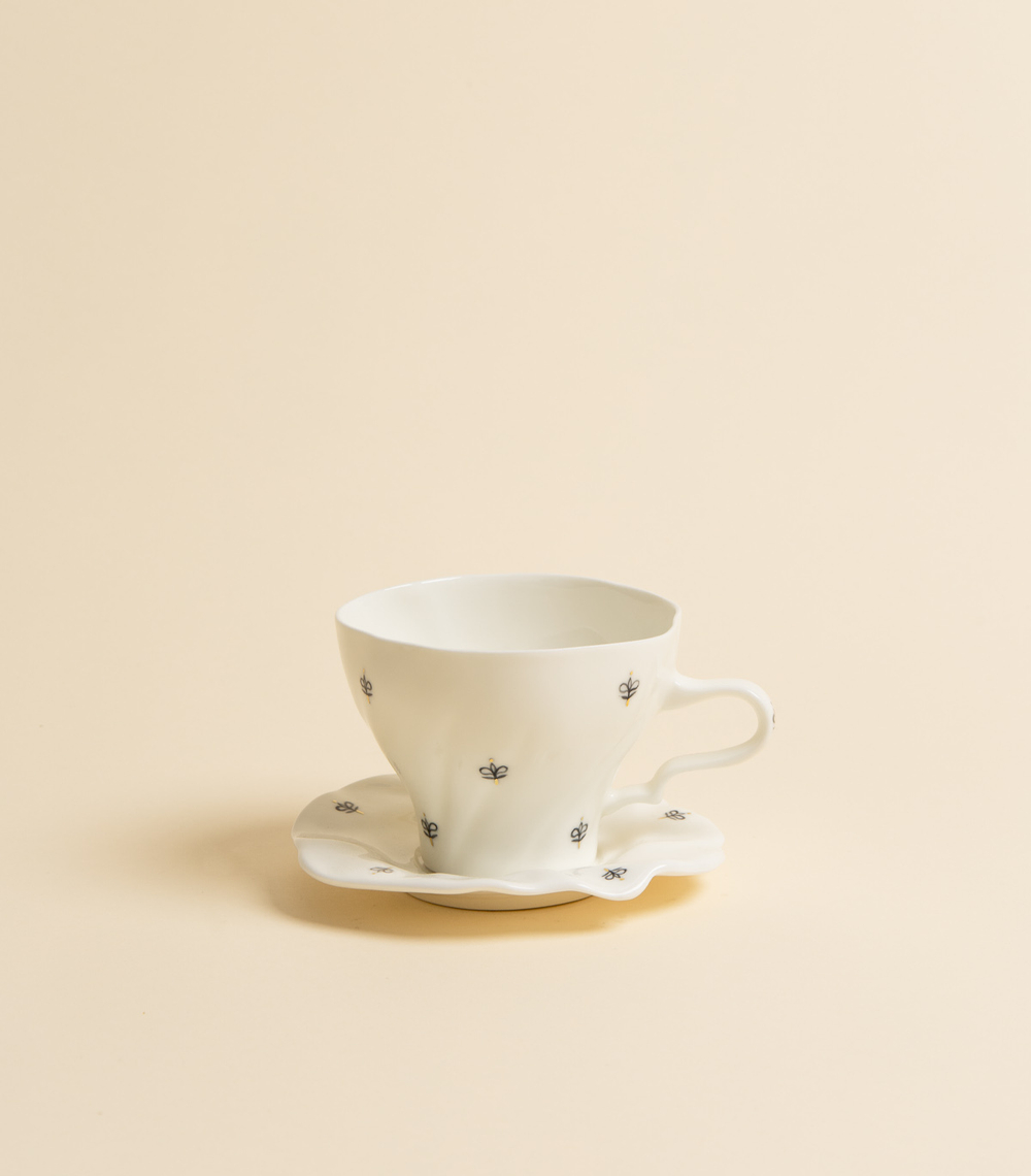 Чайная пара – Цветочки, с чёрной росписью | Reveri