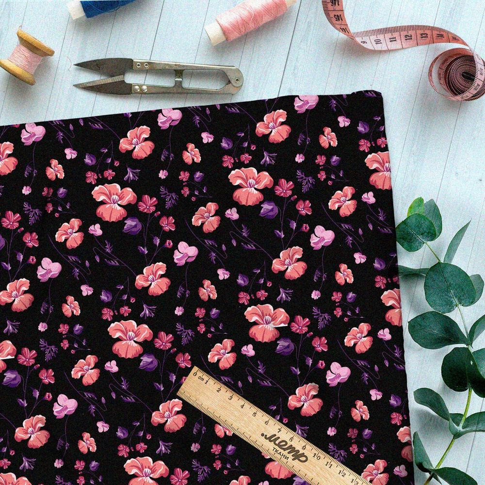 Ткань шифон мелкие насыщенные розовые цветы на чёрном фоне