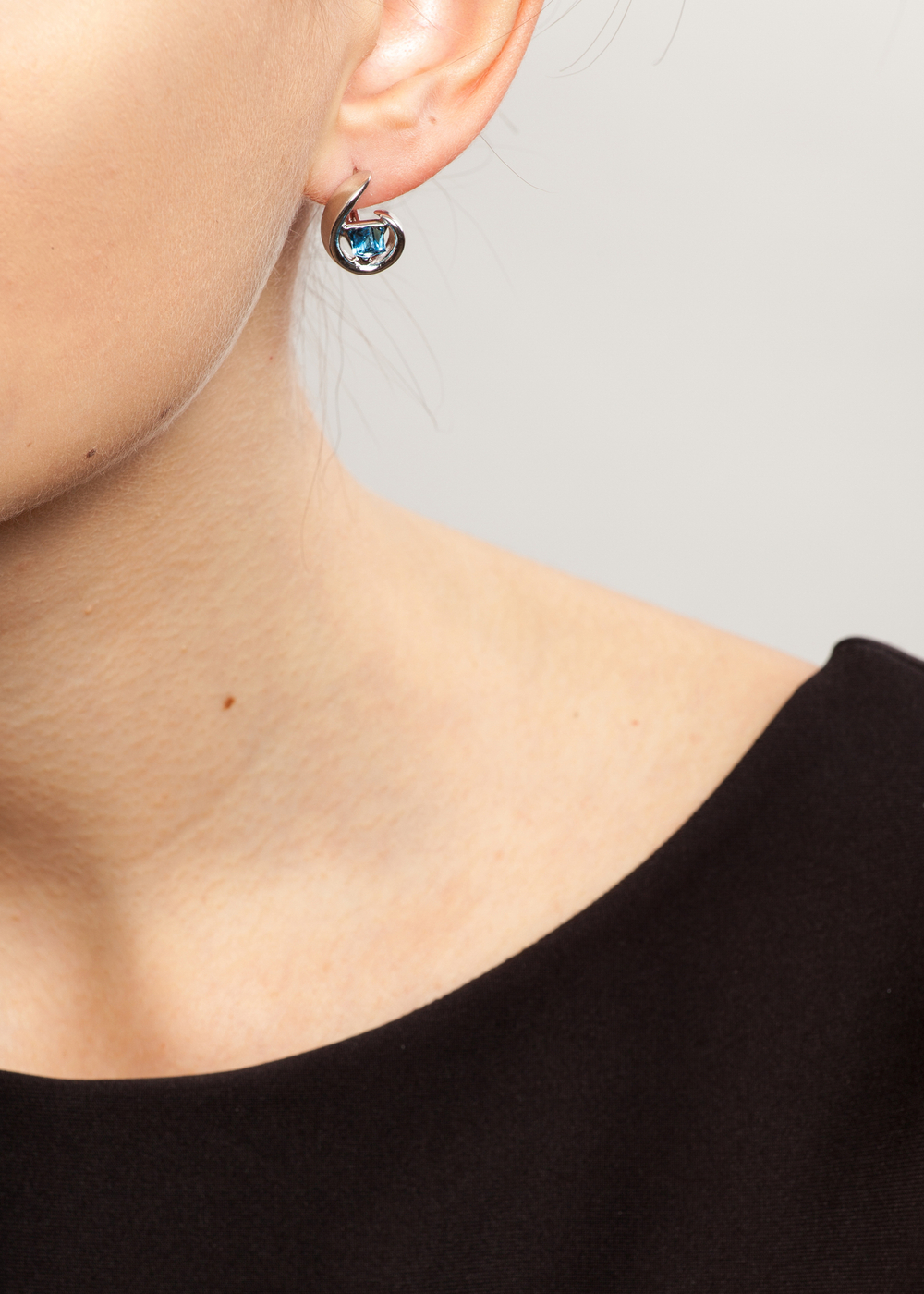 "Адамант" серьги в родиевом покрытии из коллекции "Kaleidoscope" от Jenavi с английским замком