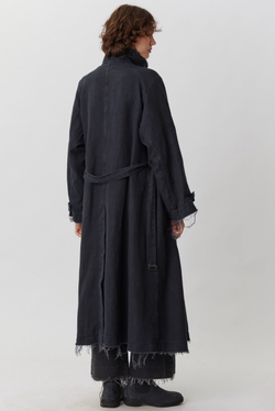 Объемный плащ из черного вареного льна