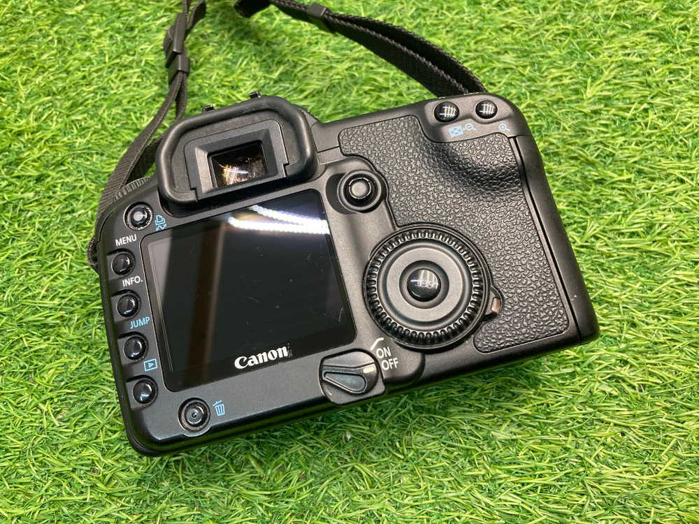 Canon EOS 30D kit EF-S 18-55mm 3.5-5.6 ll