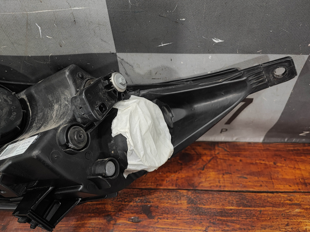 Фара правая галоген с ДХО Kia Sportage 3 (SL) 10-16 Б/У Оригинал 921023U250