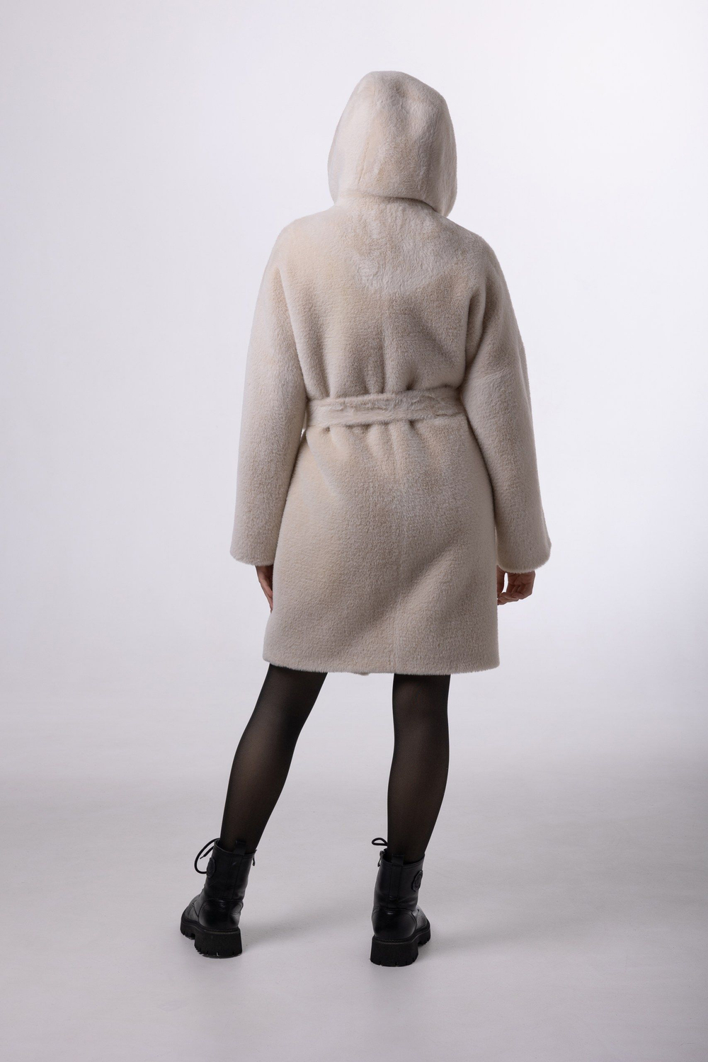 Пальто с капюшоном утепленное