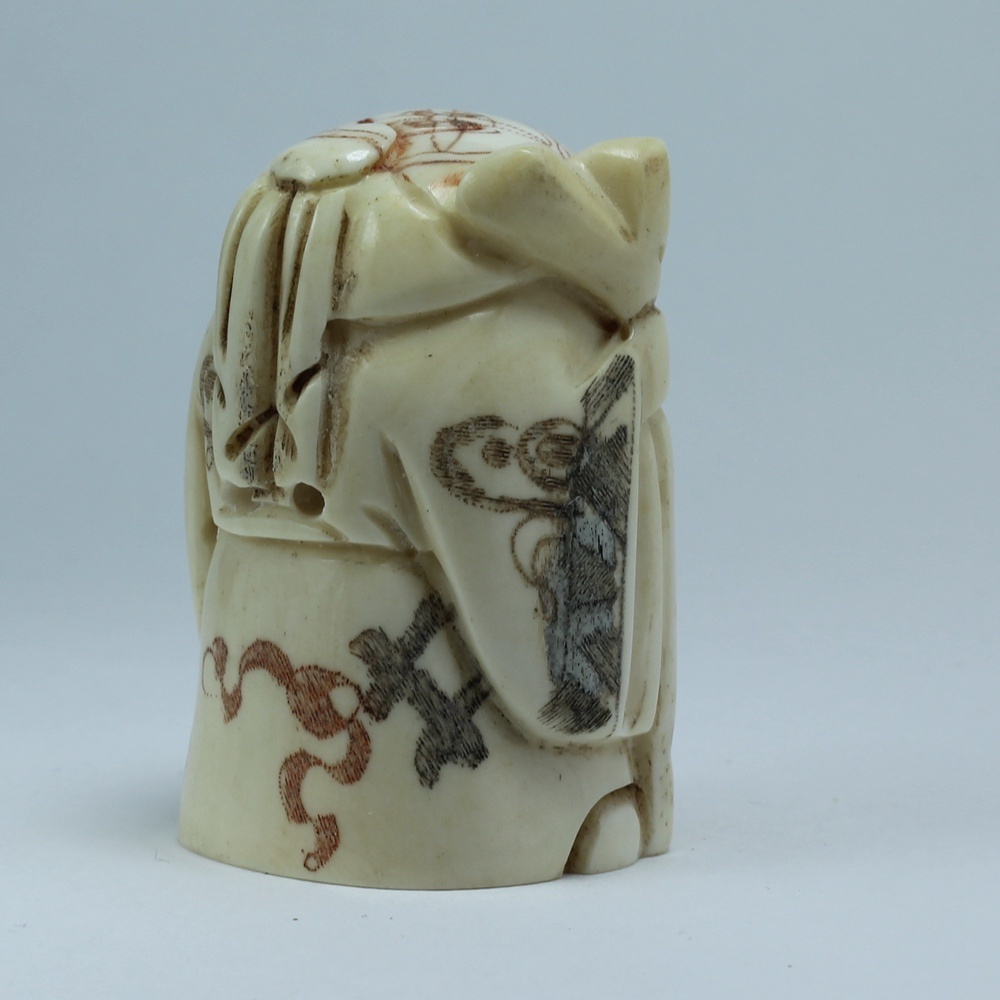 Нэцкэ Шоусин с посохом