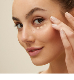 Nivea Hyaluron Cellular Filler - тонизирующий увлажняющий крем для глаз /  01 Light 4  ml  / GTIN 4005900853578