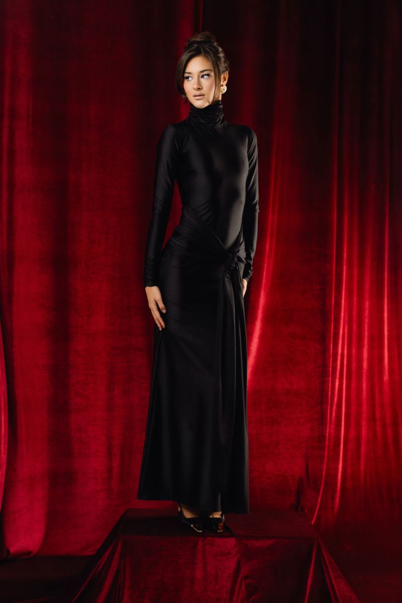 Платье из трикотажа с завязками на бедрах макси черное