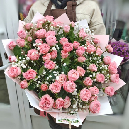 Букет из 15 кустовых пионовидных роз сорта "Madam Bombastic"