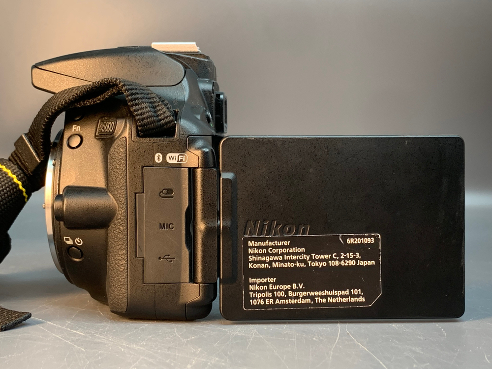Nikon D5600 kit 18-55mm, 4400 кадров
