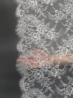 Кружево шантильи белое неэластичное ширина 45 см купон 2,9 м С БРАКОМ