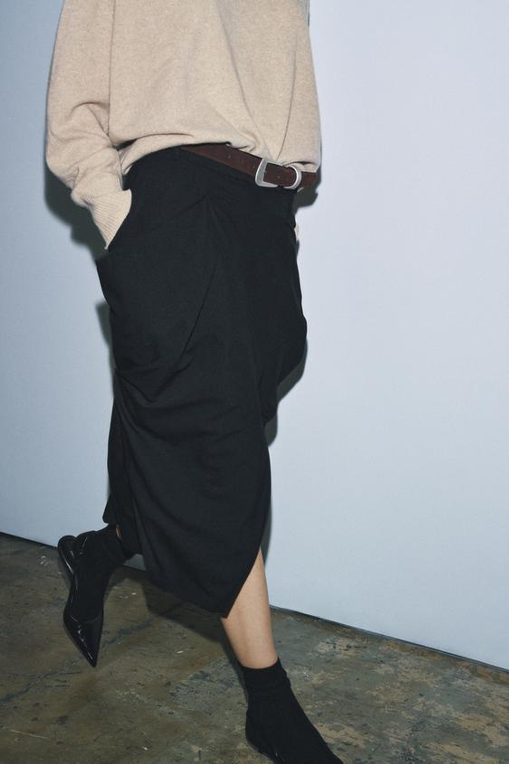 ZARA ЮБКА МИДИ С ДРАПИРОВАННЫМИ КАРМАНАМИ — ZW COLLECTION, ЧЕРНЫЙ