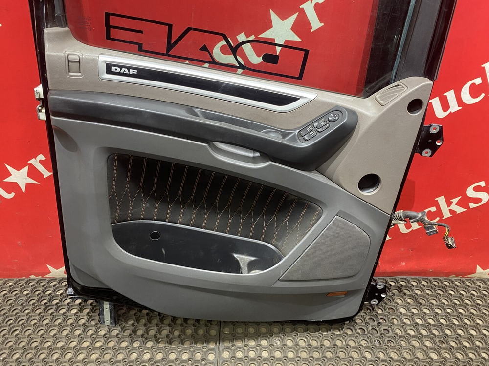 Дверь левая в сборе 2019г.