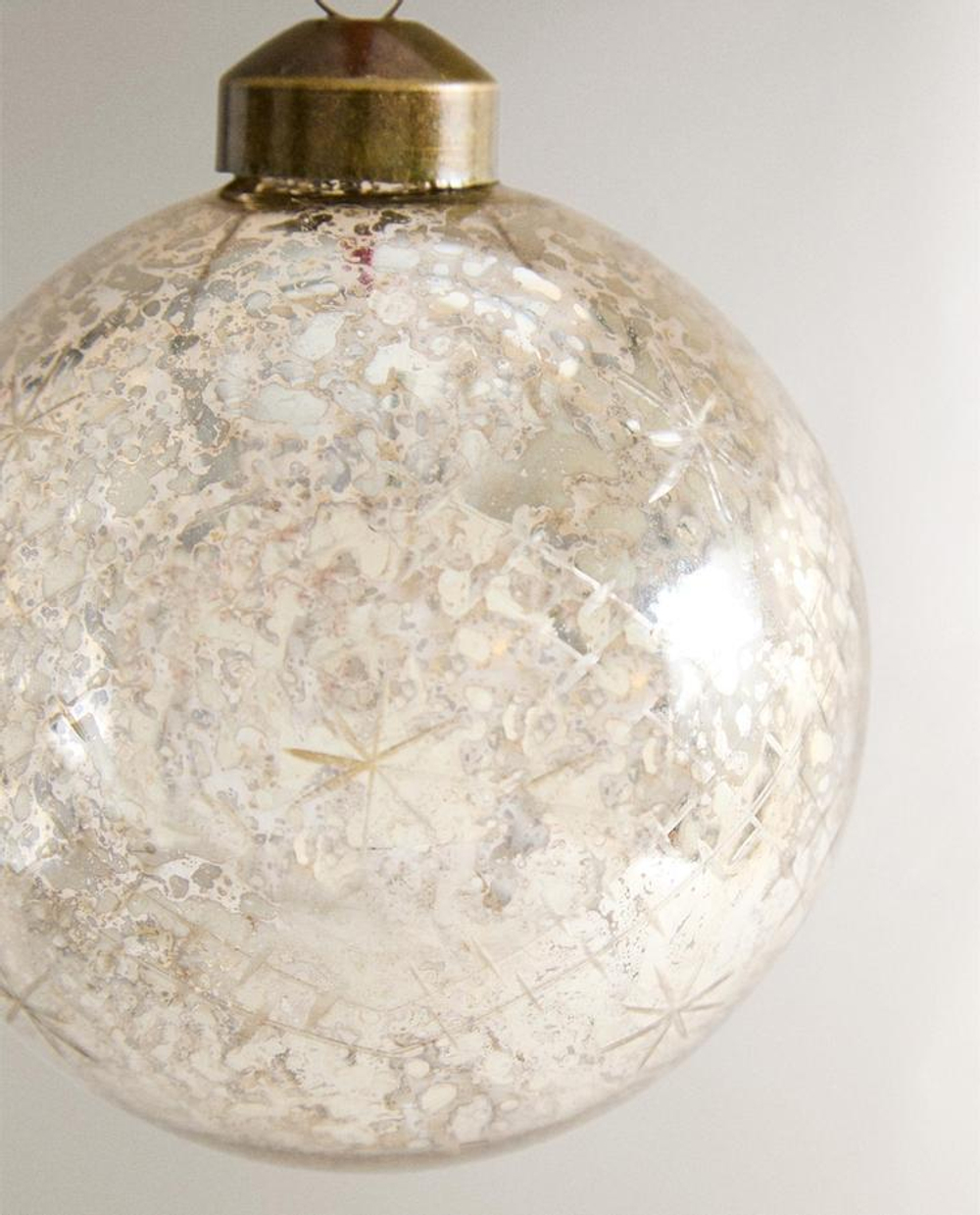 ZARA HOME ЕЛОЧНЫЙ ШАР С ЭФФЕКТОМ КРАКЛЕ, СЕРЕБРЯНЫЙ