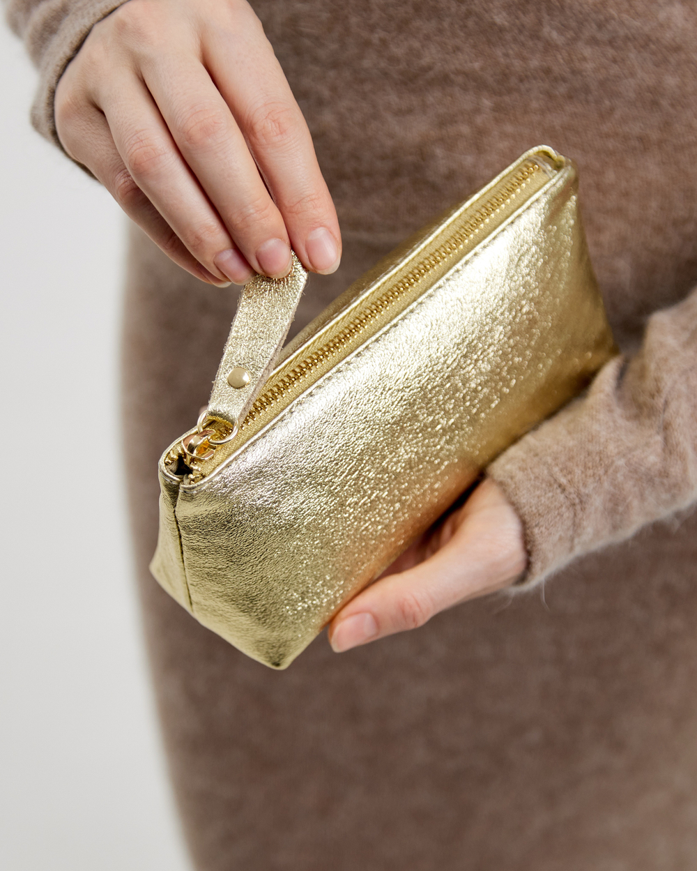 Косметичка 699 03/З золотой