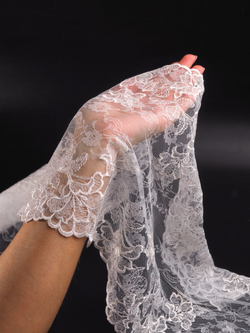 Вышивка на сетке экрю неэластичная ширина 24 см ОТРЕЗЫ