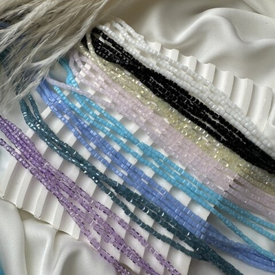 кб324-ч Стеклянные кубики огранка 2мм, черный, нить 24см