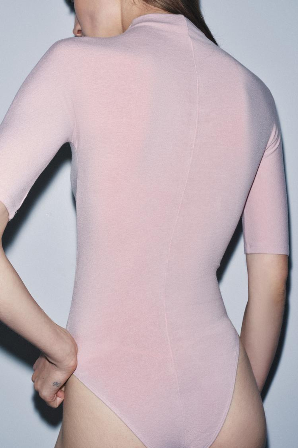 ZARA БОДИ В ДЕРЕВЕНСКОМ СТИЛЕ С ВЫСОКИМ ВОРОТНИКОМ, РОЗОВЫЙ